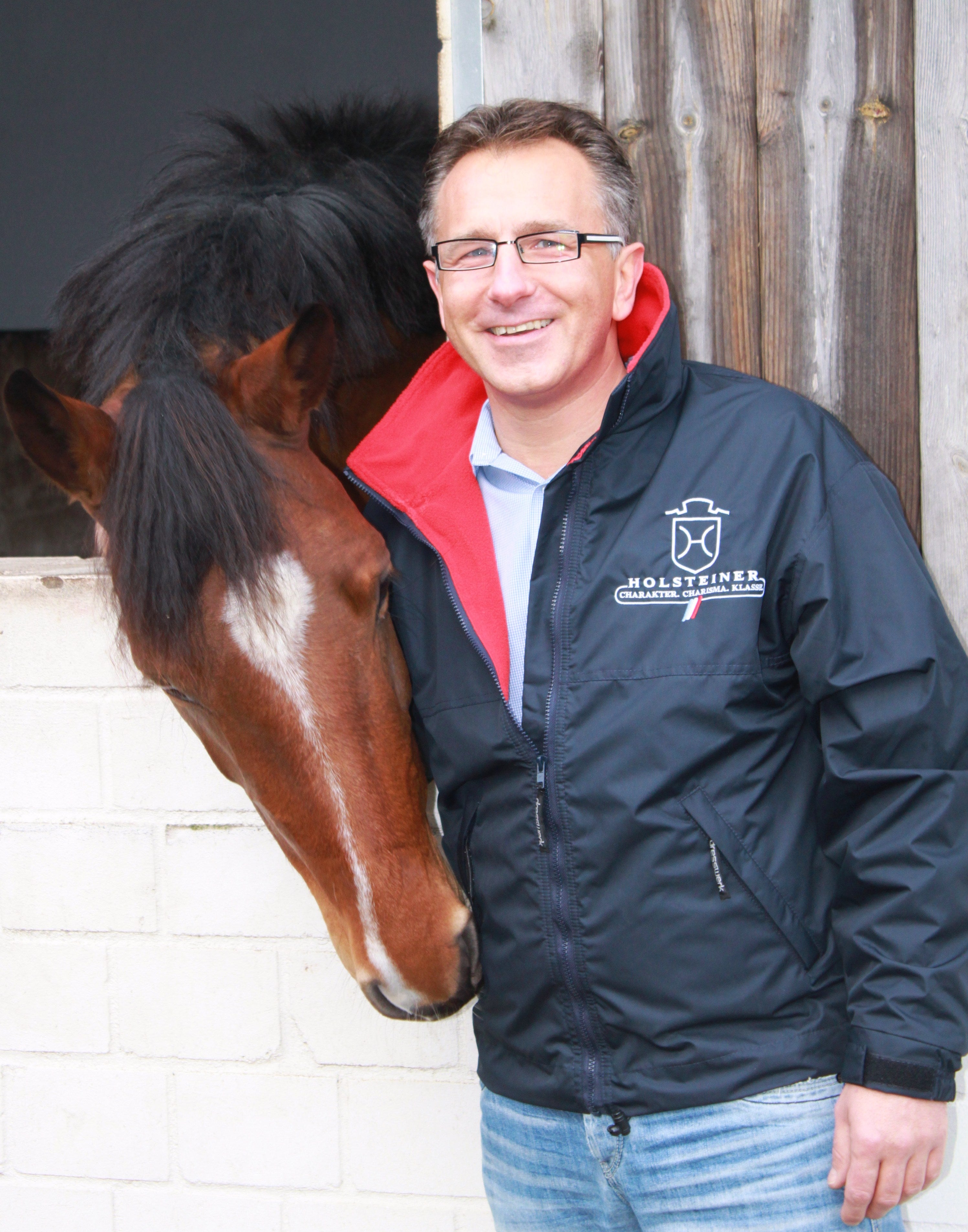 Unisex Holsteiner Windbreaker -  – zuverlässig, funktional und mit echter Verbundenheit zum Pferdesport